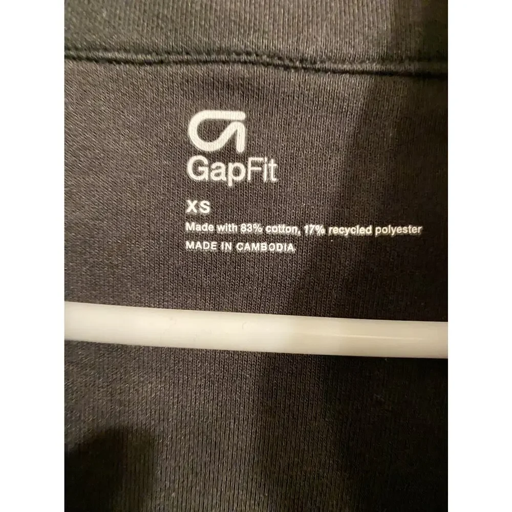 Gap fit 1/2 Zip Boys Jacket Black and Camo Size 6